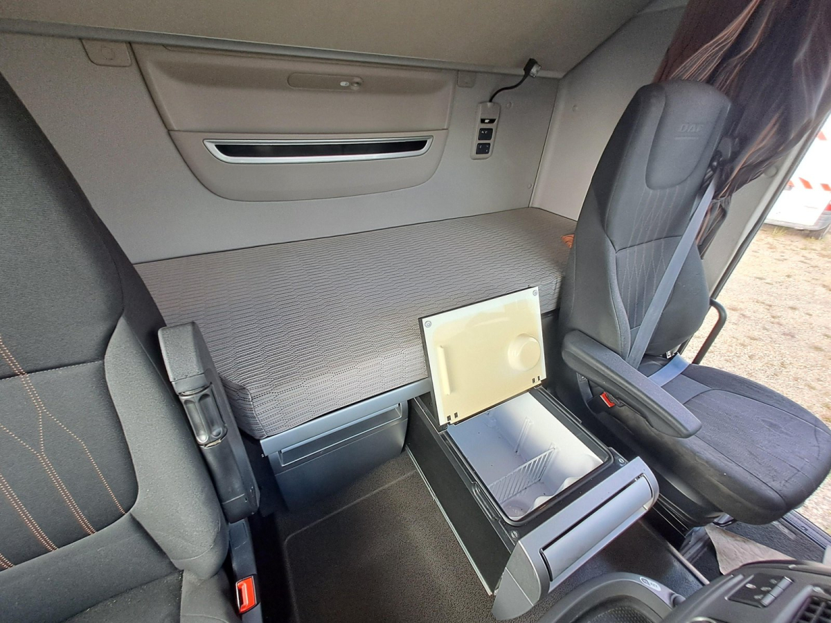 DAF XF 480 FT 4×2 Space Cab - 2022 - Camion DAF XF 480 FT Space Cab d’occasion 2022 – couchette et réfrigérateur
