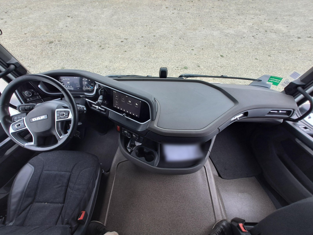 DAF XFn 530 FT 4×2 - 2022 - Camion DAF XF 530 FT d’occasion 2022 – poste de conduite